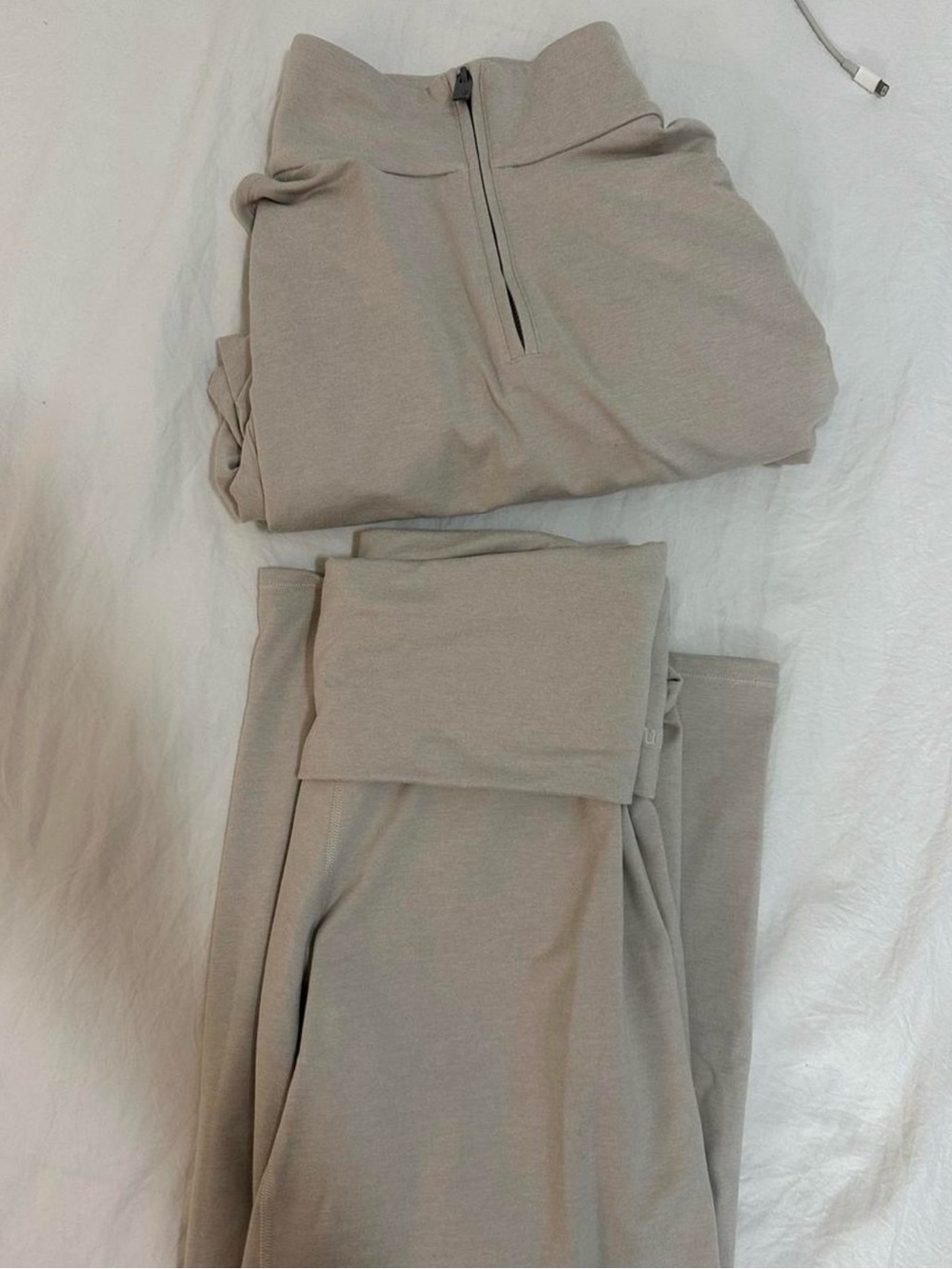 Vuori set - top + pants - light tan - women’s XS - Picture 3 of 4